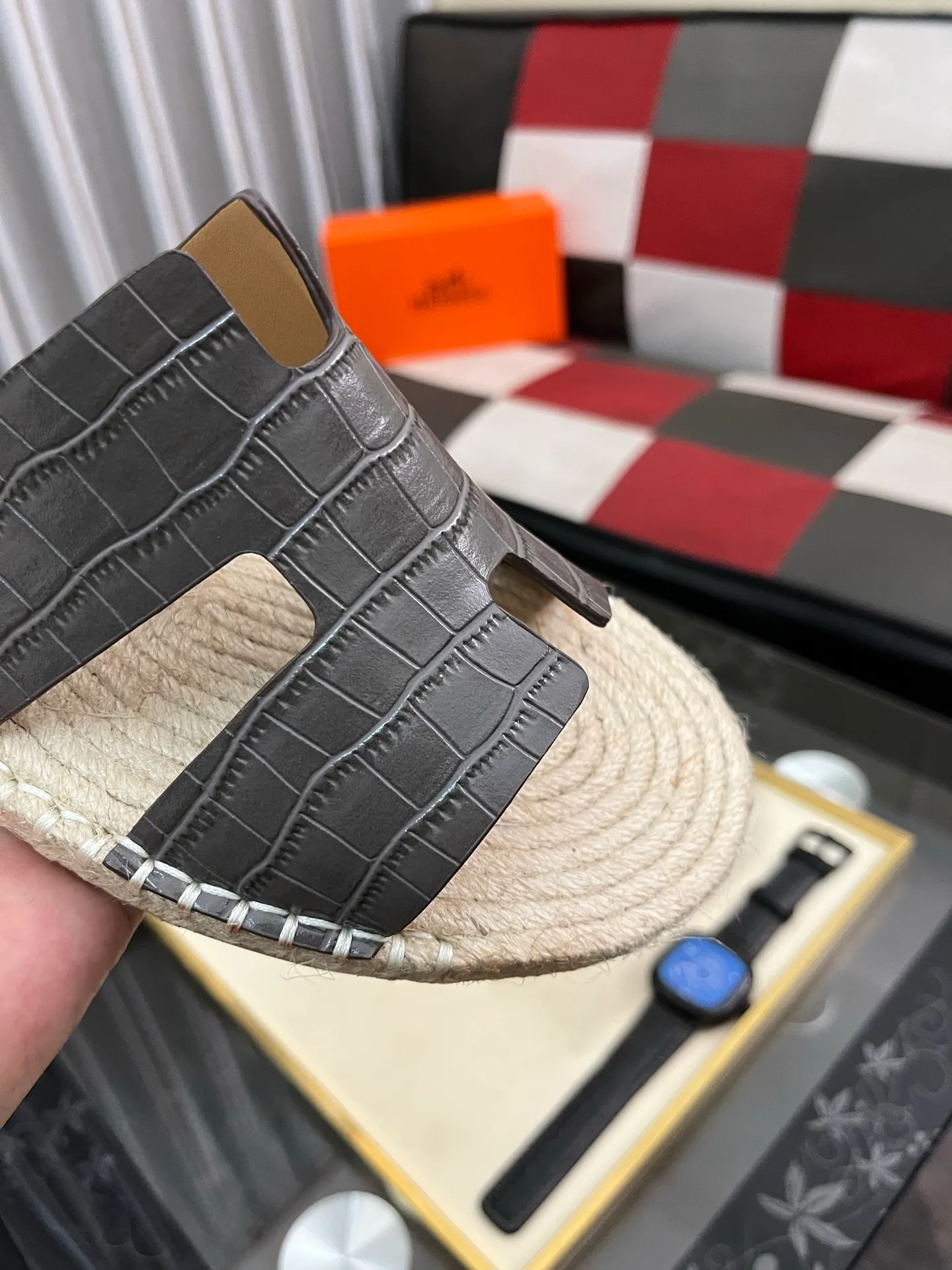 Men's shoes 💰340⌚️⌚️《HERMES》Hermes 💁♂️Men's casual slippers, compare the quality at the counter🧚🏿♂️ The upper layer has a stone pattern with clear texture, showing high-end, high-end, comfortable to wear and versatile. Purely hand-pulled, raw rubber breathable outsole, breathable and comfortable lambskin lining, 100% comfortable density, original rubber outsole wear-resistant code number 38-44. Can be customized 45-46-47